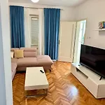 Erdgeschosswohnung Mit Terrasse Fuer Sechs Personen By Interhome Apartamento *
