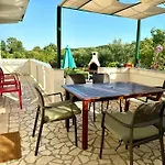 Erdgeschosswohnung Mit Terrasse Fuer Sechs Personen By Interhome Apartamento