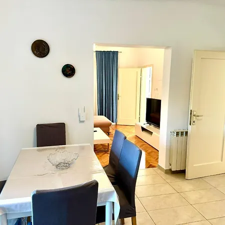 Erdgeschosswohnung Mit Terrasse Fuer Sechs Personen By Interhome Kampor