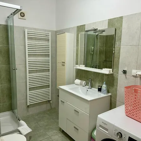 Erdgeschosswohnung Mit Terrasse Fuer Sechs Personen By Interhome 公寓 *