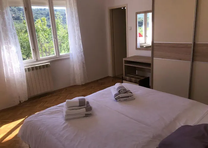 Erdgeschosswohnung Mit Terrasse Fuer Sechs Personen By Interhome Apartament Kampor
