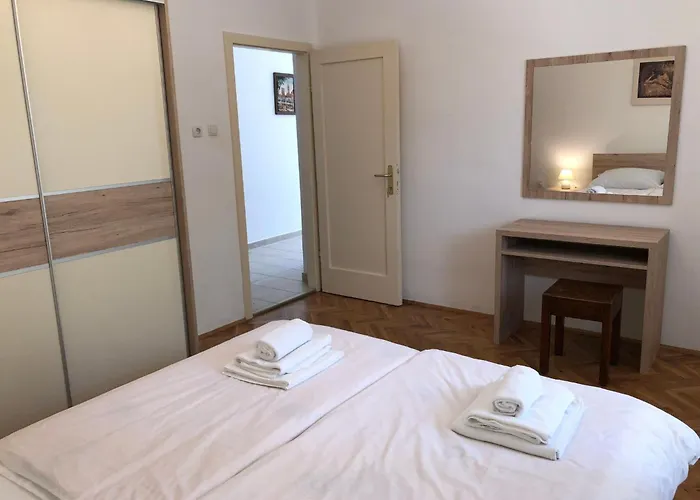 Erdgeschosswohnung Mit Terrasse Fuer Sechs Personen By Interhome Apartament *