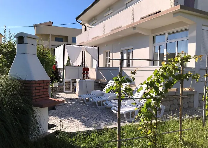 Erdgeschosswohnung Mit Terrasse Fuer Sechs Personen By Interhome Kampor