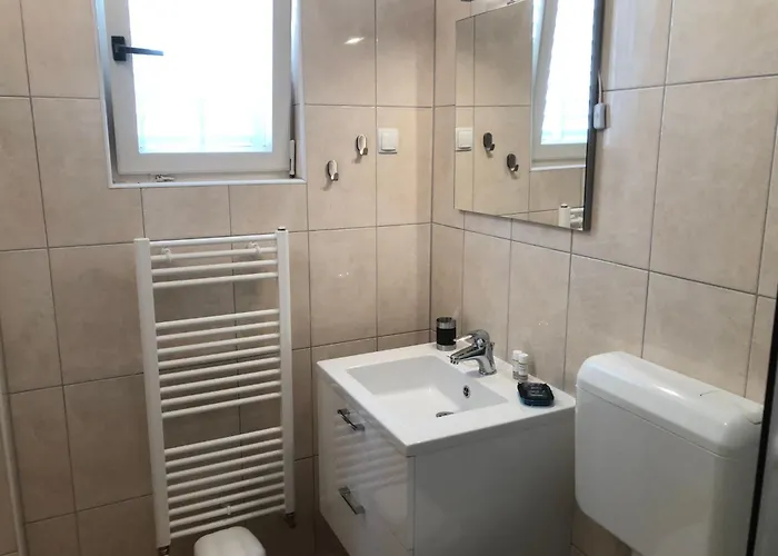 Erdgeschosswohnung Mit Terrasse Fuer Sechs Personen By Interhome *