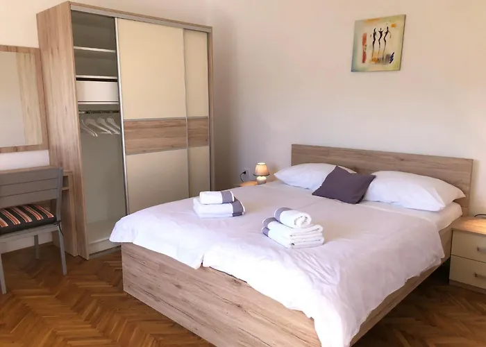Erdgeschosswohnung Mit Terrasse Fuer Sechs Personen By Interhome * Kampor