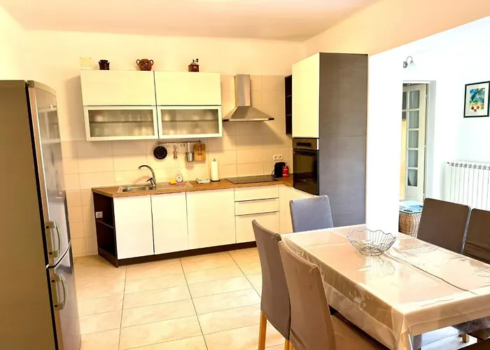 Erdgeschosswohnung Mit Terrasse Fuer Sechs Personen By Interhome *