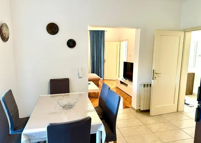 Erdgeschosswohnung Mit Terrasse Fuer Sechs Personen By Interhome Kampor
