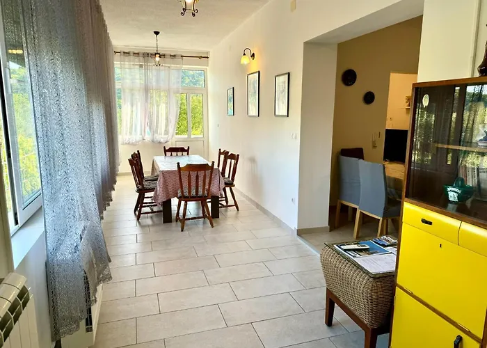 Erdgeschosswohnung Mit Terrasse Fuer Sechs Personen By Interhome Apartamento *