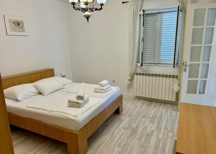 Erdgeschosswohnung Mit Terrasse Fuer Sechs Personen By Interhome