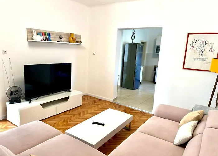 Erdgeschosswohnung Mit Terrasse Fuer Sechs Personen By Interhome Apartamento Kampor