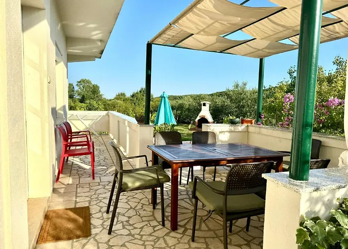 Erdgeschosswohnung Mit Terrasse Fuer Sechs Personen By Interhome * Kampor