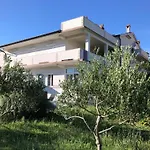 아파트 Erdgeschosswohnung Mit Terrasse Fuer Sechs Personen By Interhome Kampor