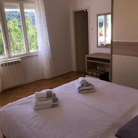 Erdgeschosswohnung Mit Terrasse Fuer Sechs Person By Interhome 아파트 Kampor