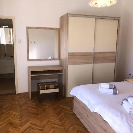 Erdgeschosswohnung Mit Terrasse Fuer Sechs Person By Interhome 아파트 Kampor