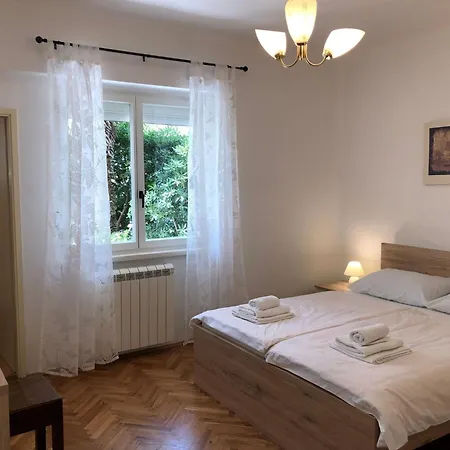 아파트 Erdgeschosswohnung Mit Terrasse Fuer Sechs Person By Interhome