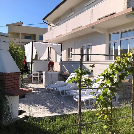 Erdgeschosswohnung Mit Terrasse Fuer Sechs Person By Interhome Kampor