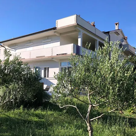 아파트 Erdgeschosswohnung Mit Terrasse Fuer Sechs Person By Interhome Kampor