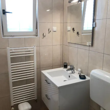 Erdgeschosswohnung Mit Terrasse Fuer Sechs Person By Interhome *
