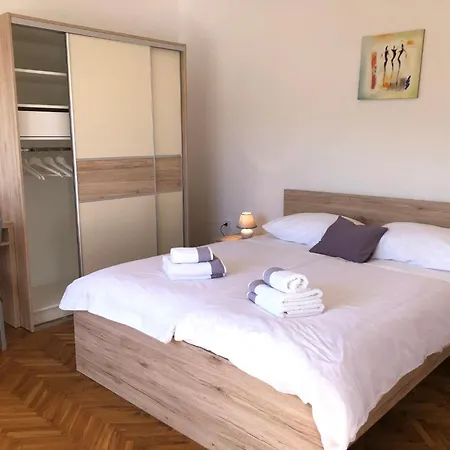 Erdgeschosswohnung Mit Terrasse Fuer Sechs Person By Interhome * Kampor