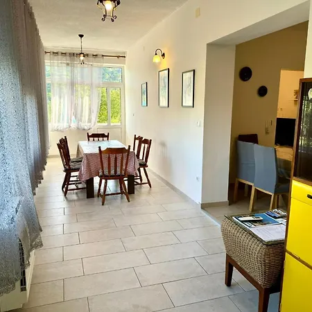 Erdgeschosswohnung Mit Terrasse Fuer Sechs Person By Interhome 아파트 *