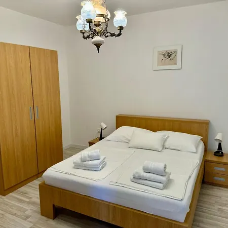 Erdgeschosswohnung Mit Terrasse Fuer Sechs Person By Interhome 아파트 Kampor