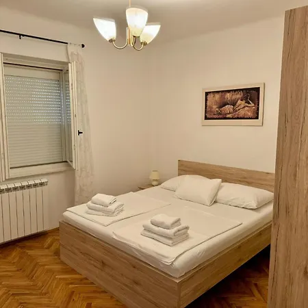 Erdgeschosswohnung Mit Terrasse Fuer Sechs Person By Interhome 아파트 Kampor