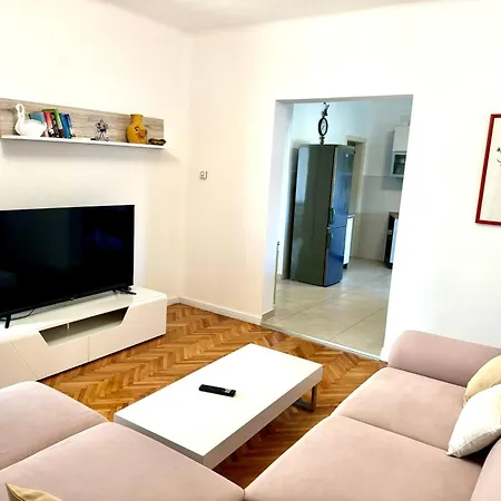 Erdgeschosswohnung Mit Terrasse Fuer Sechs Person By Interhome 아파트 Kampor