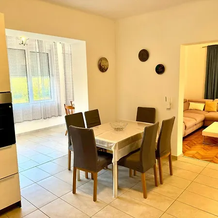아파트 Erdgeschosswohnung Mit Terrasse Fuer Sechs Person By Interhome
