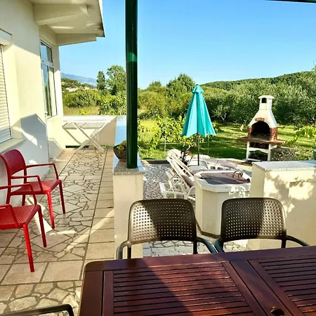 아파트 Erdgeschosswohnung Mit Terrasse Fuer Sechs Person By Interhome Kampor