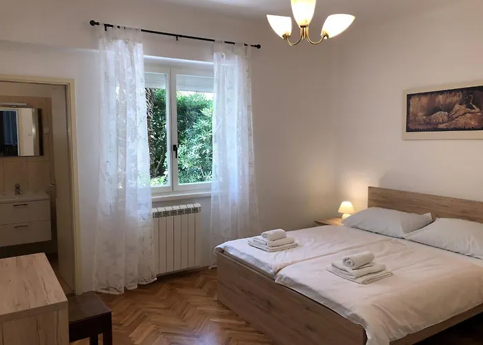 Apartment Erdgeschosswohnung Mit Terrasse Fuer Sechs Personen By Interhome