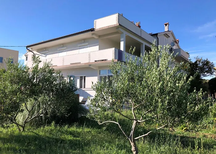 Apartment Erdgeschosswohnung Mit Terrasse Fuer Sechs Personen By Interhome Kampor